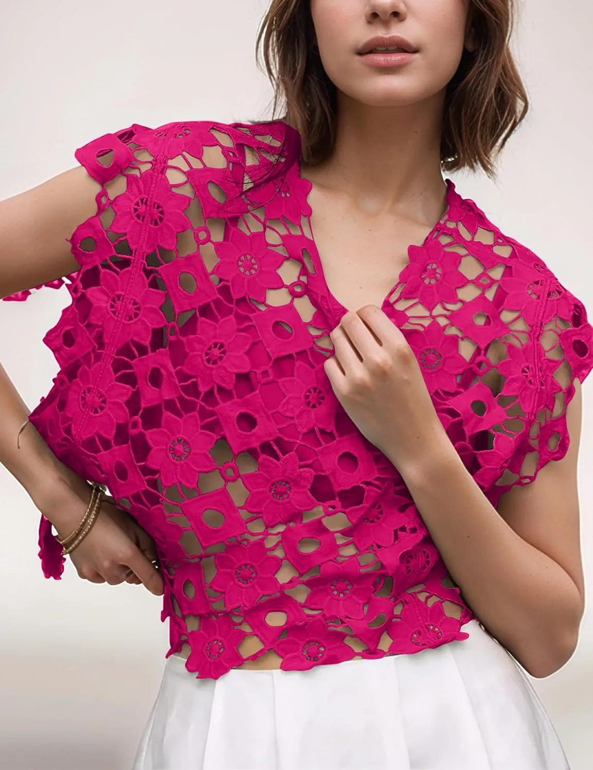 Flygo Womens Hollow Out Floral Lace Vest Cropped Embroideried Summer Crochet Coverup 2025 Trendy Blouse Tops